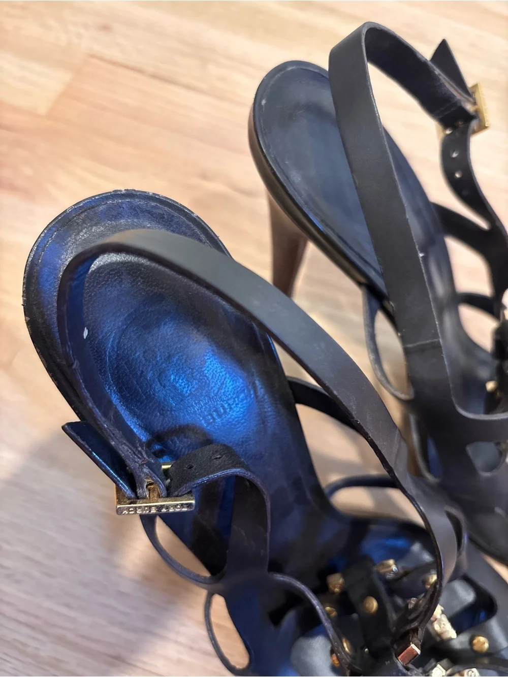 Tory Burch Francesca sandals in a black leather gladiator style size 8.5